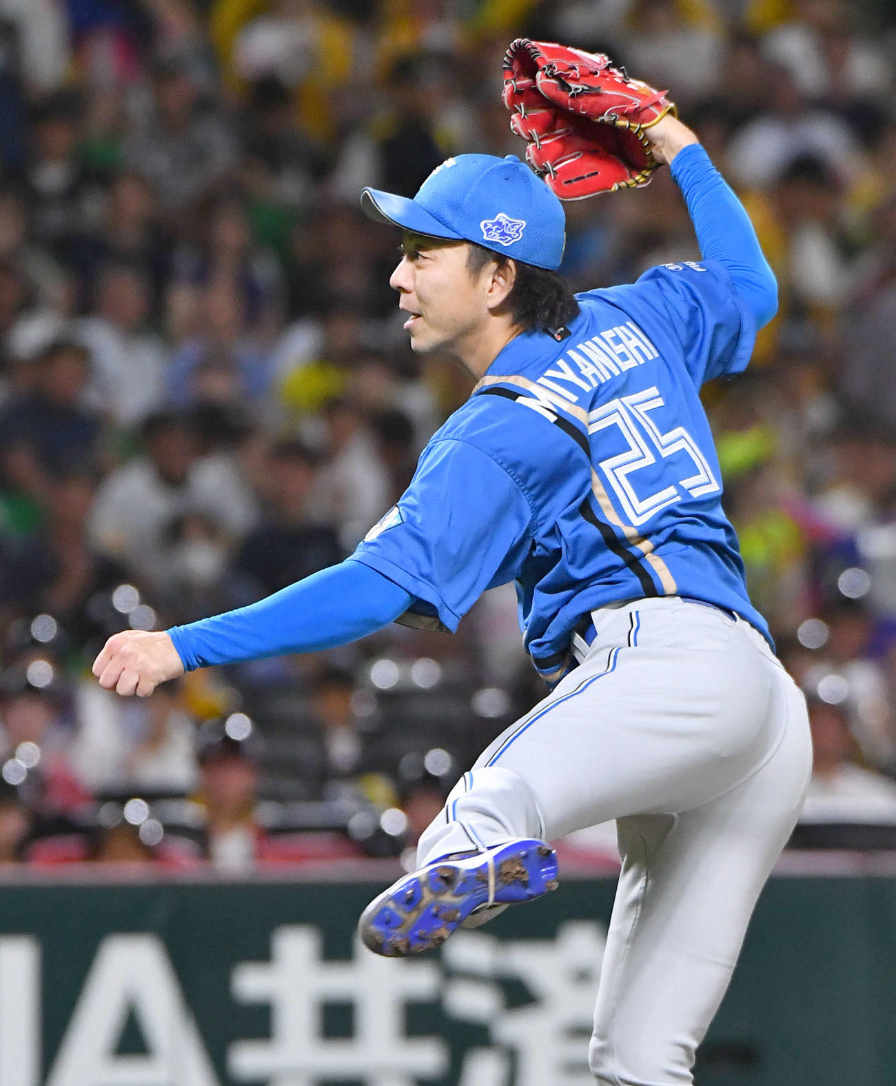 ソフトバンク対日本ハム　8回裏から登板した、日本ハム3番手の宮西（撮影・岩下翔太）