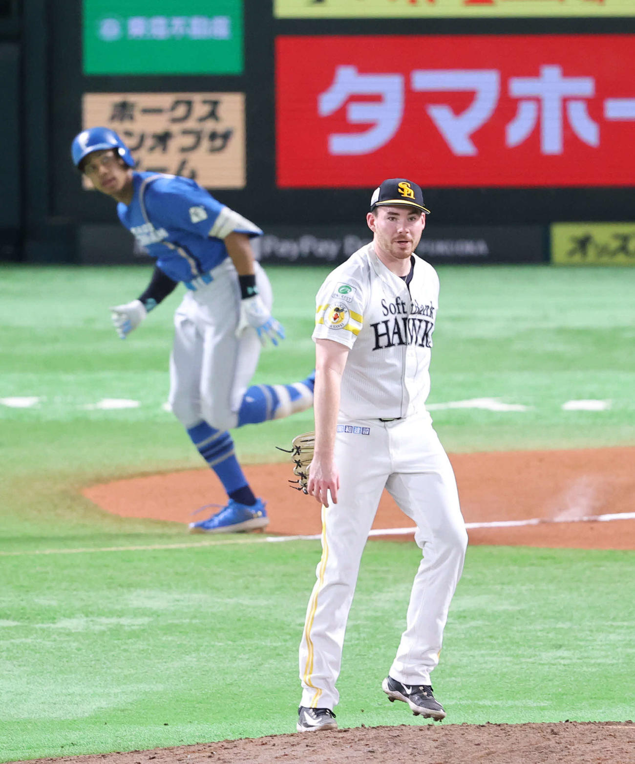 ソフトバンク対日本ハム　6回表日本ハム1死一塁、万波に中越え同点適時二塁打を浴びたスチュワート（撮影・梅根麻紀）