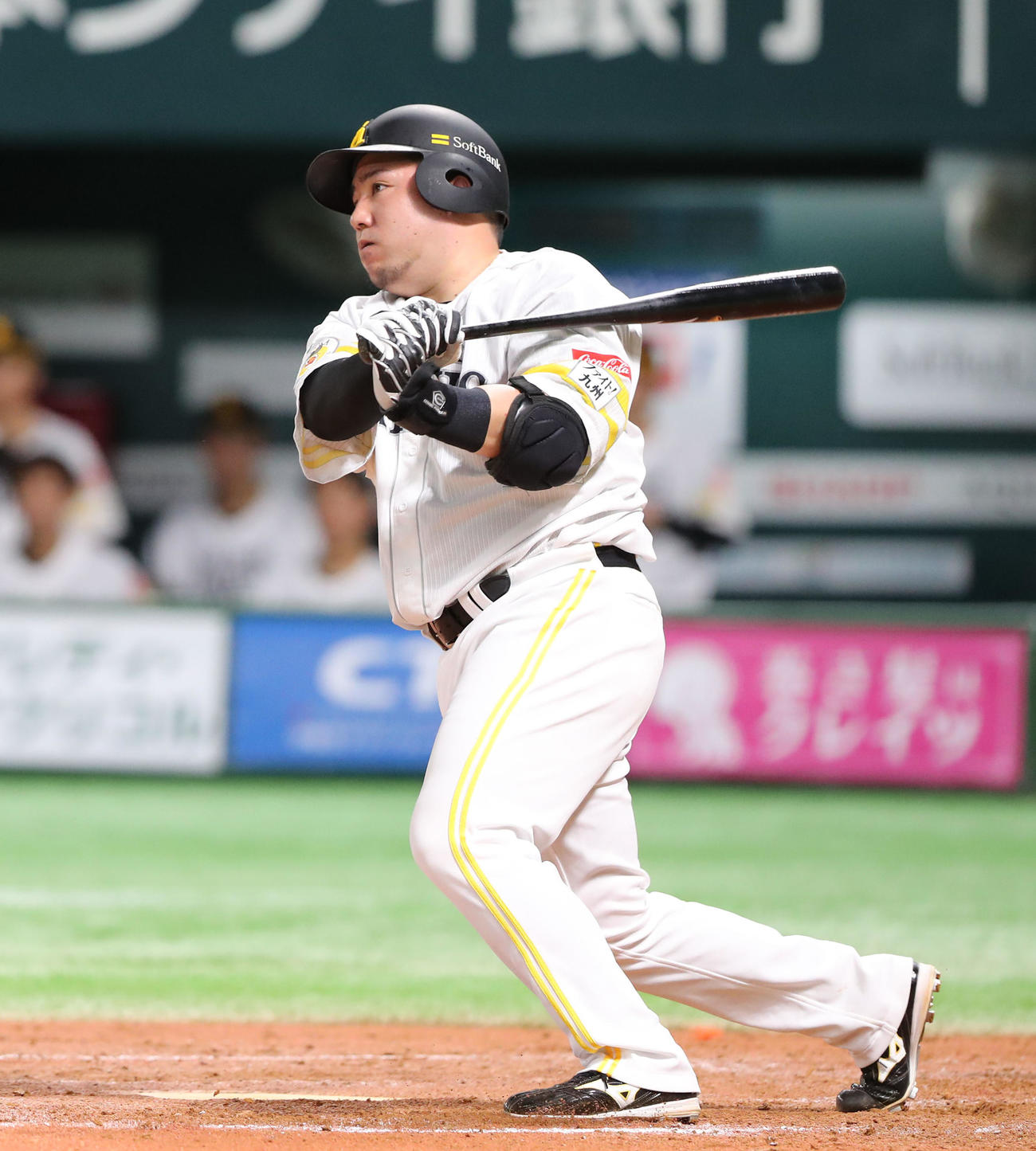 ソフトバンク対日本ハム　7回裏ソフトバンク無死、山川左前打を放つ（撮影・鬼束羽瑠菜）
