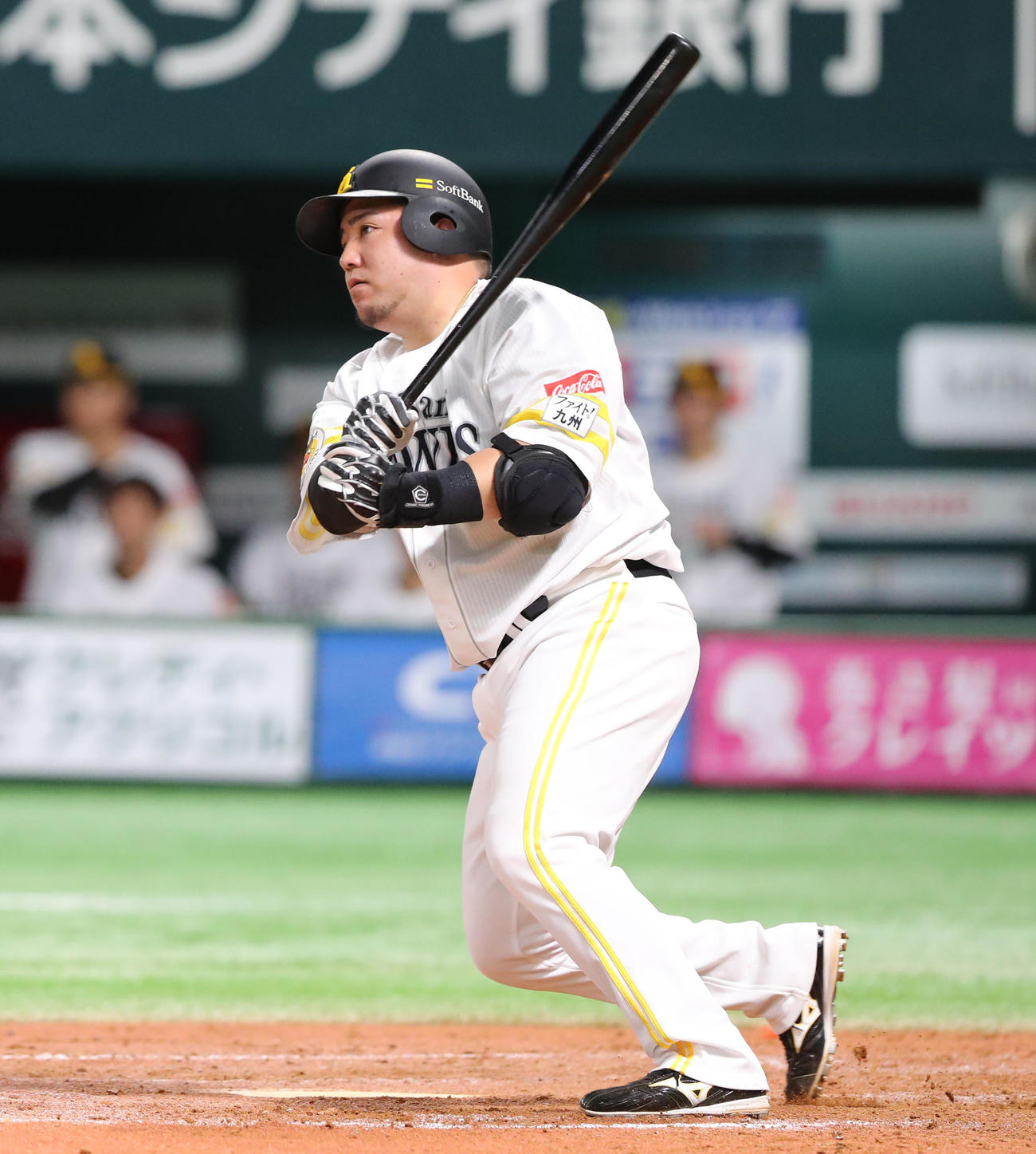 ソフトバンク対日本ハム　7回裏ソフトバンク無死、山川左前打を放つ（撮影・鬼束羽瑠菜）
