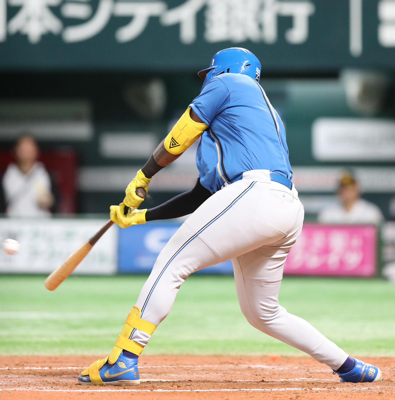 ソフトバンク対日本ハム　7回表日本ハム1死一、二塁、レイエスは中越え適時二塁打を放つ（撮影・鬼束羽瑠菜）