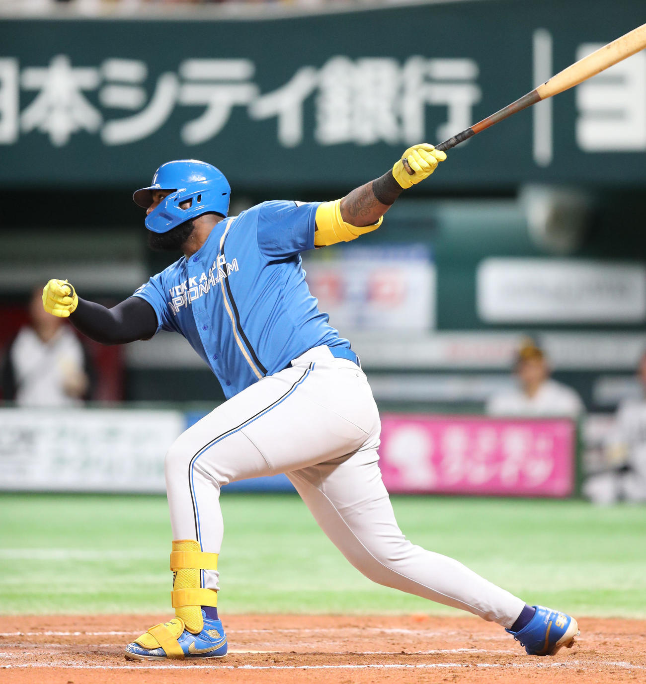 ソフトバンク対日本ハム　7回表日本ハム1死一、二塁、レイエスは中越え適時二塁打を放つ（撮影・鬼束羽瑠菜）