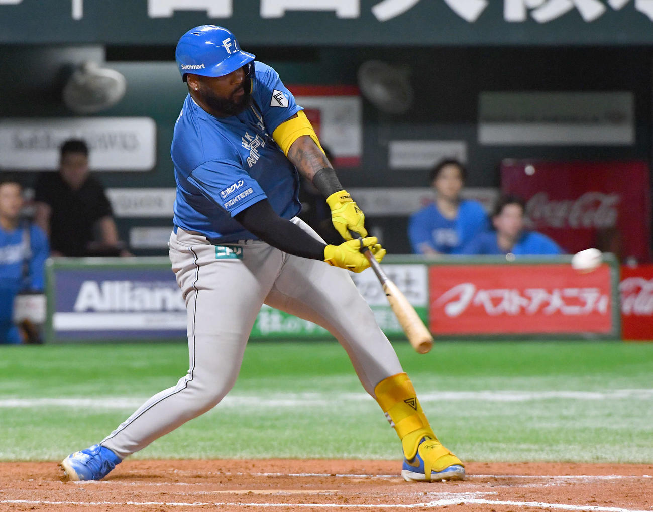 ソフトバンク対日本ハム　7回表日本ハム1死一、二塁、レイエスは適時中二塁打を放つ（撮影・岩下翔太）
