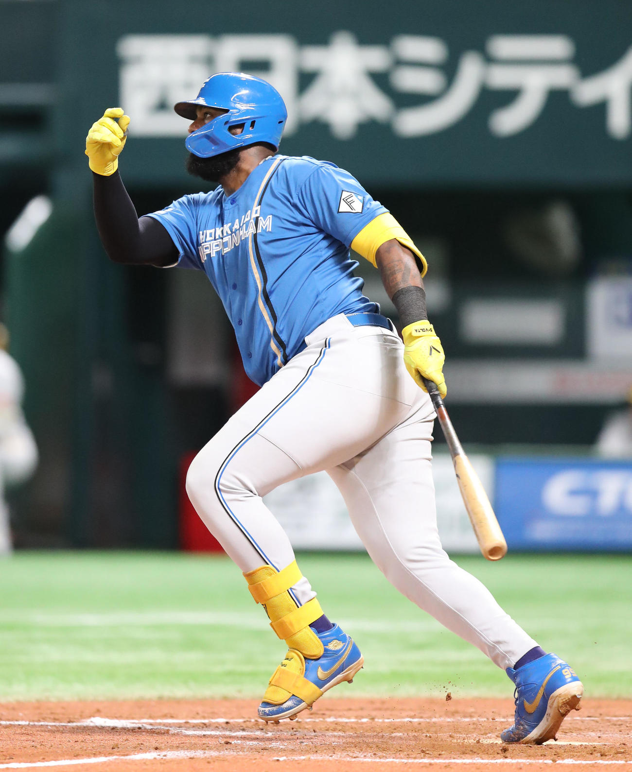 ソフトバンク対日本ハム　7回表日本ハム1死一、二塁、レイエスは中越え適時二塁打を放つ（撮影・鬼束羽瑠菜）