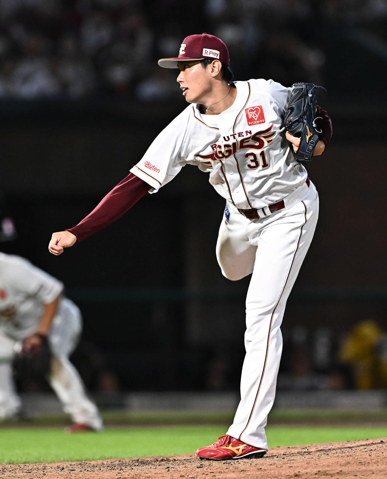 楽天対ロッテ　10回表、楽天6番手で登板する渡辺翔（撮影・滝沢徹郎）