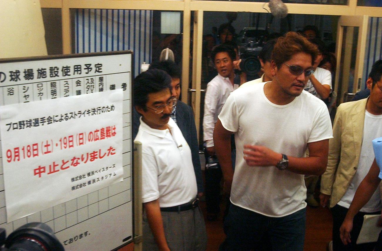 プロ野球がストライキとなりTシャツ姿で球場を訪れた佐々木主浩（2004年9月18日）