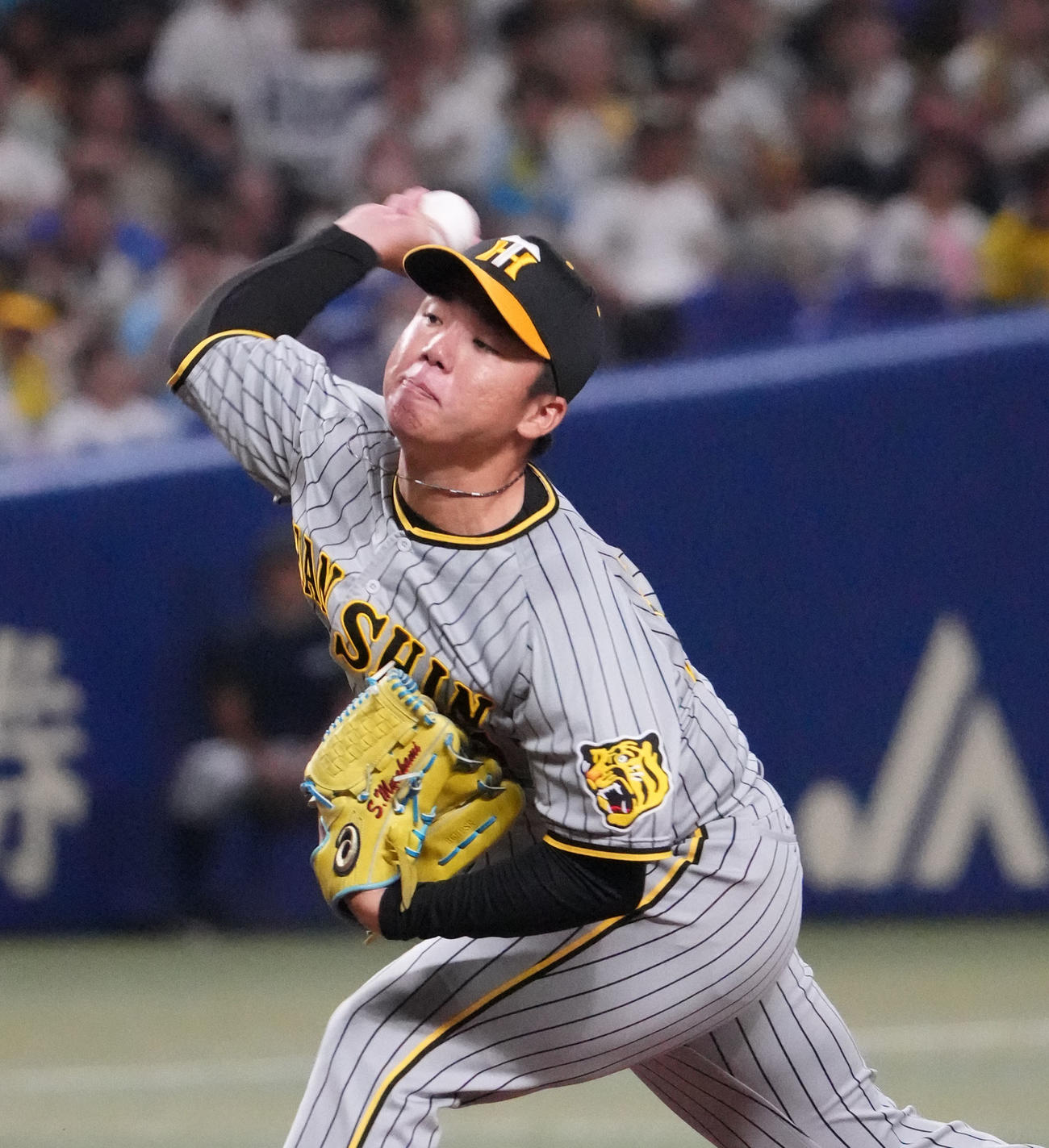中日対阪神　1回裏、登板する阪神先発の村上（撮影・森本幸一）