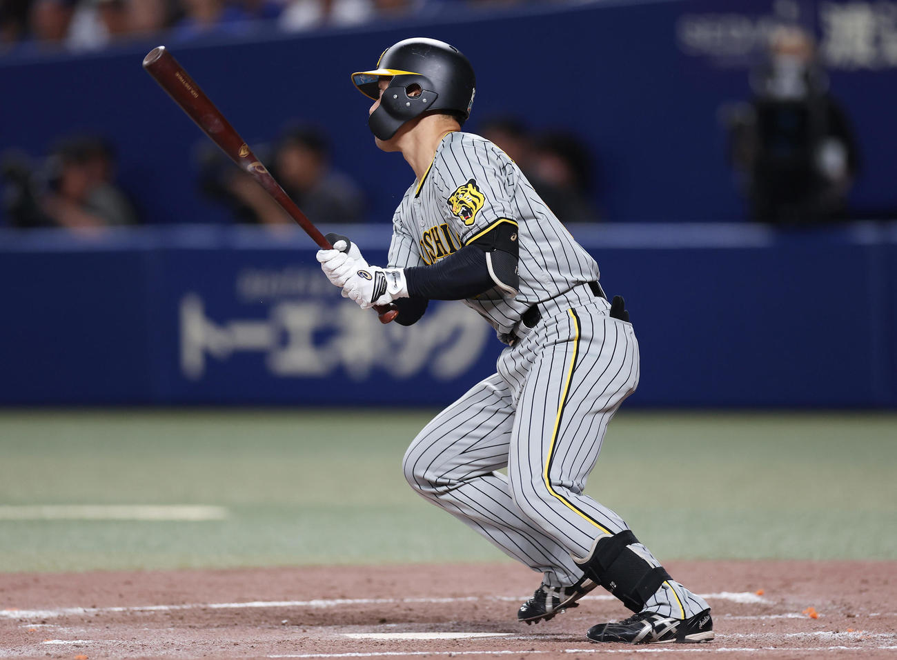 中日対阪神　4回表阪神1死一塁、中前打を放つ坂本（撮影・前田充）