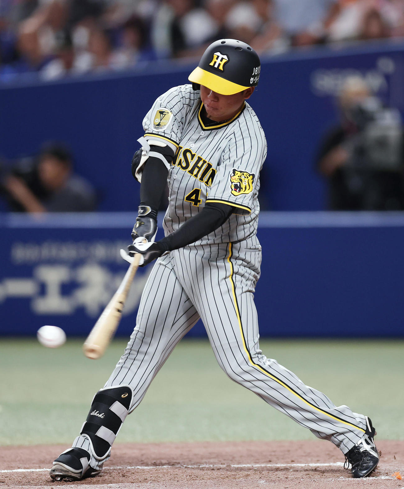 中日対阪神　4回表阪神2死二塁、右前適時打を放つ村上（撮影・前田充）