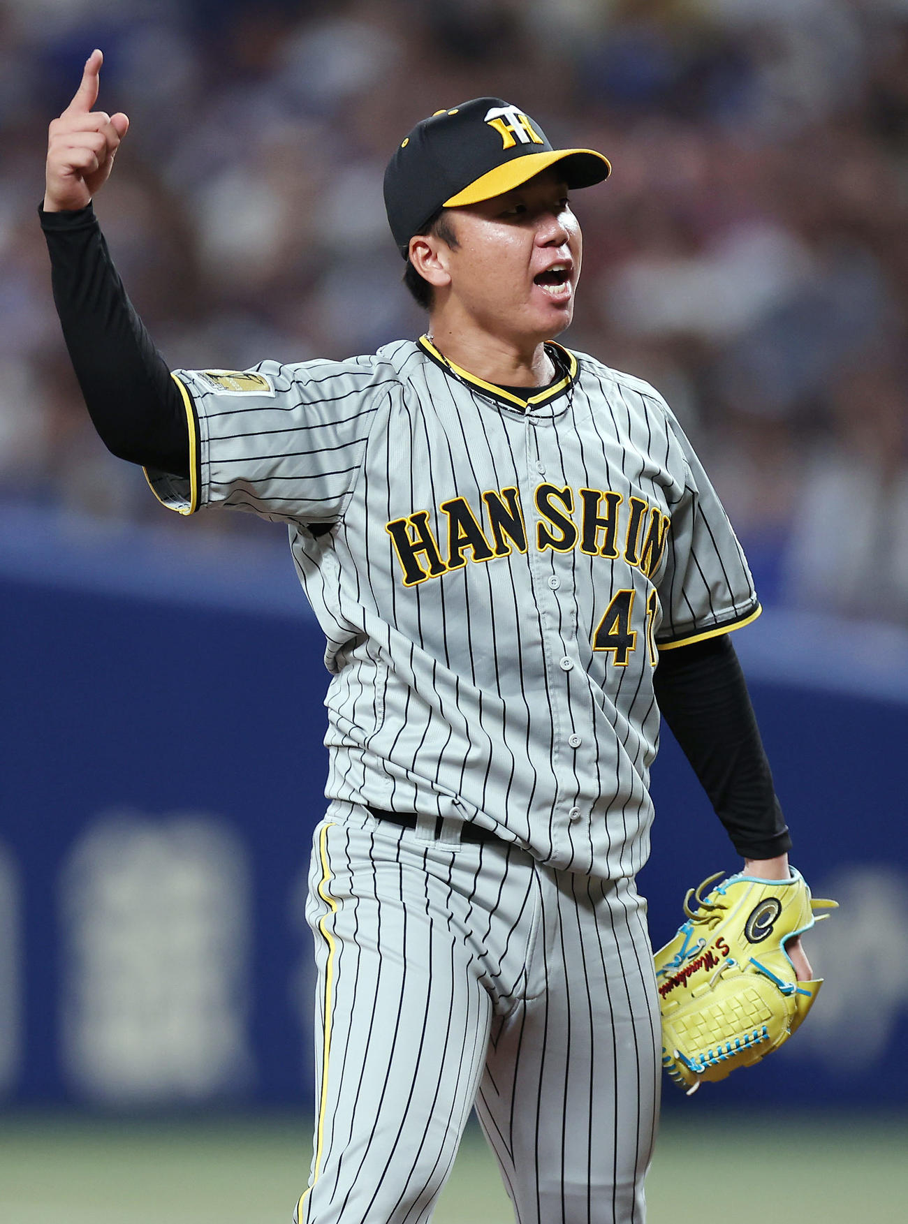 中日対阪神　4回裏中日2死一、三塁、板山を空振り三振に仕留めた村上（撮影・前田充）