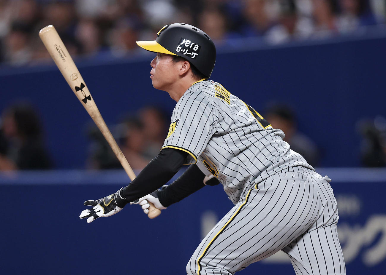中日対阪神　4回表阪神2死二塁、右前適時打を放つ村上（撮影・前田充）