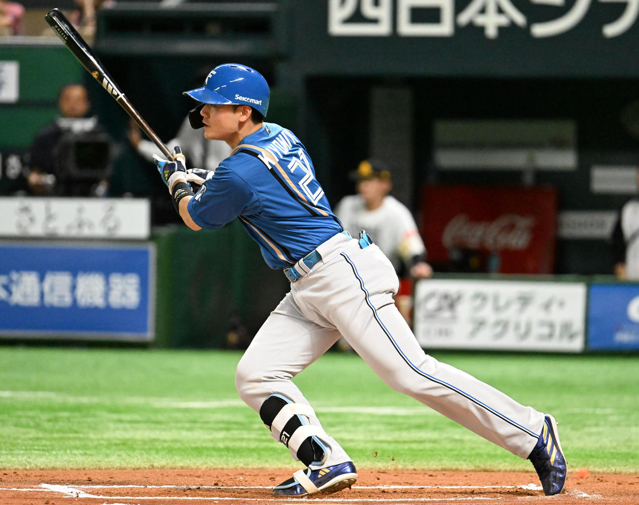 ソフトバンク対日本ハム　6回表日本ハム無死一塁、清宮は二塁打を放つ（撮影・林敢治）