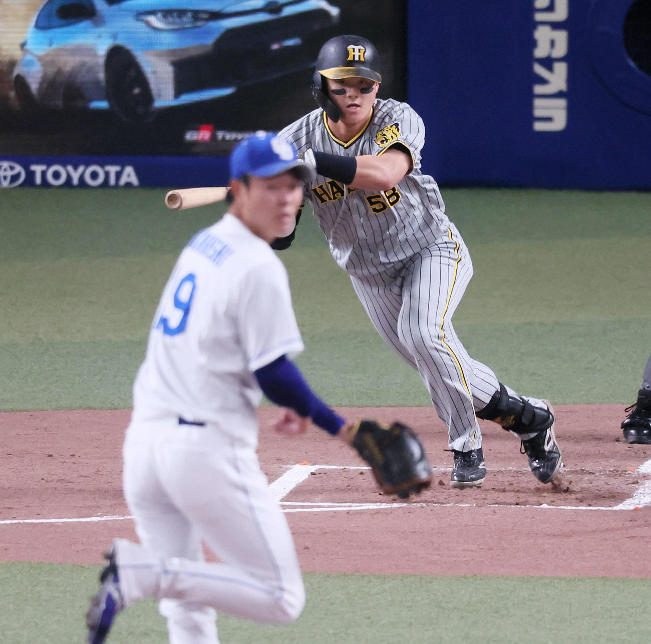 中日対阪神　2回表阪神1死二塁、前川は中前適時打を放つ。投手高橋宏（撮影・加藤哉）