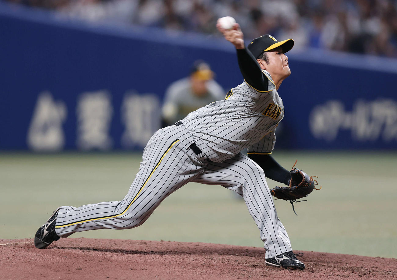 中日対阪神　6回に登板した阪神2番手の岡留（撮影・前田充）