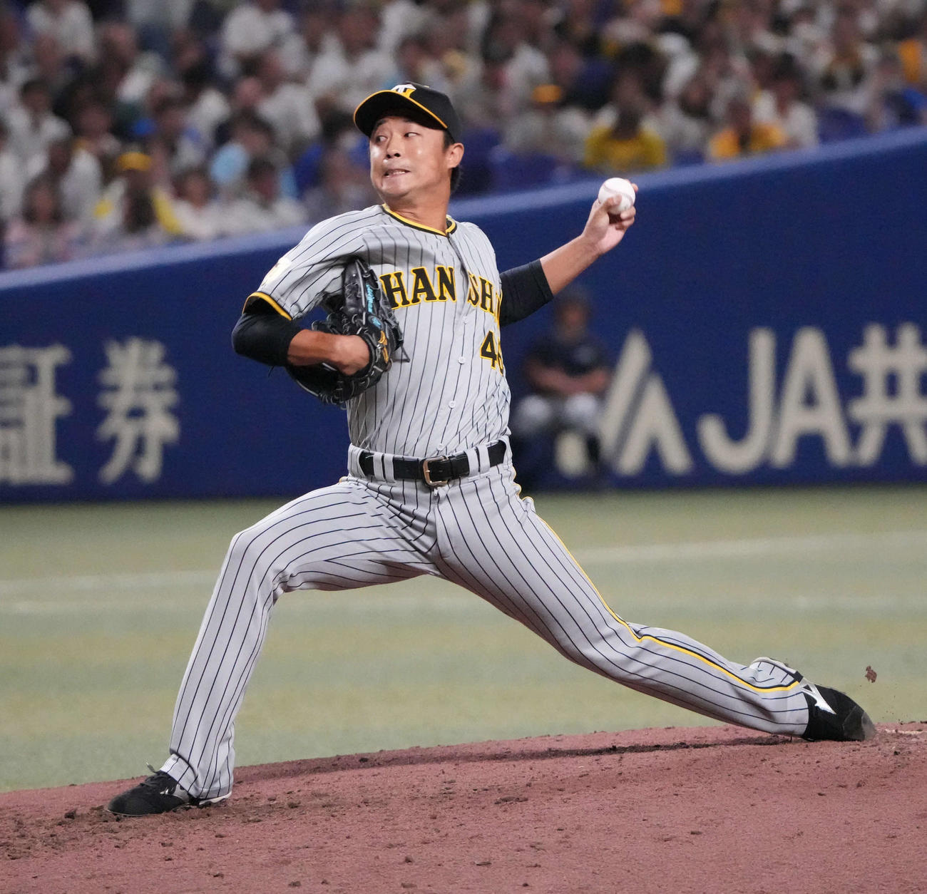 中日対阪神　6回裏中日2死、島本は阪神3番手で登板（撮影・森本幸一）