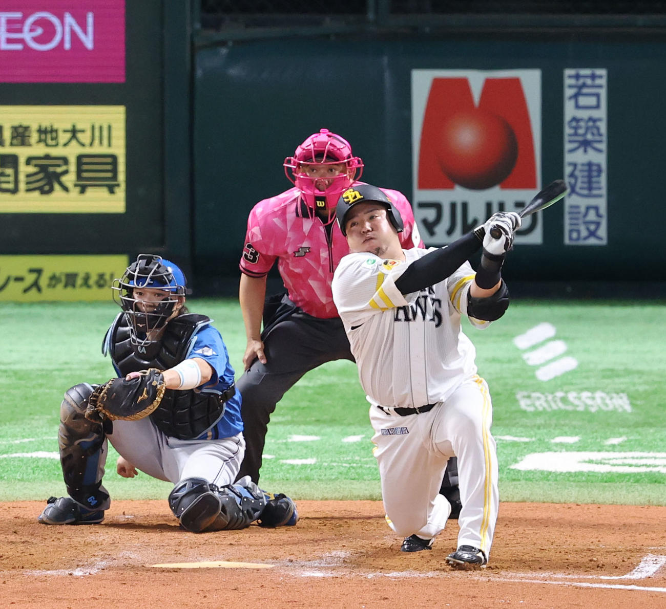 ソフトバンク対日本ハム　8回裏ソフトバンク1死、山川は右前安打を放つ（撮影・梅根麻紀）
