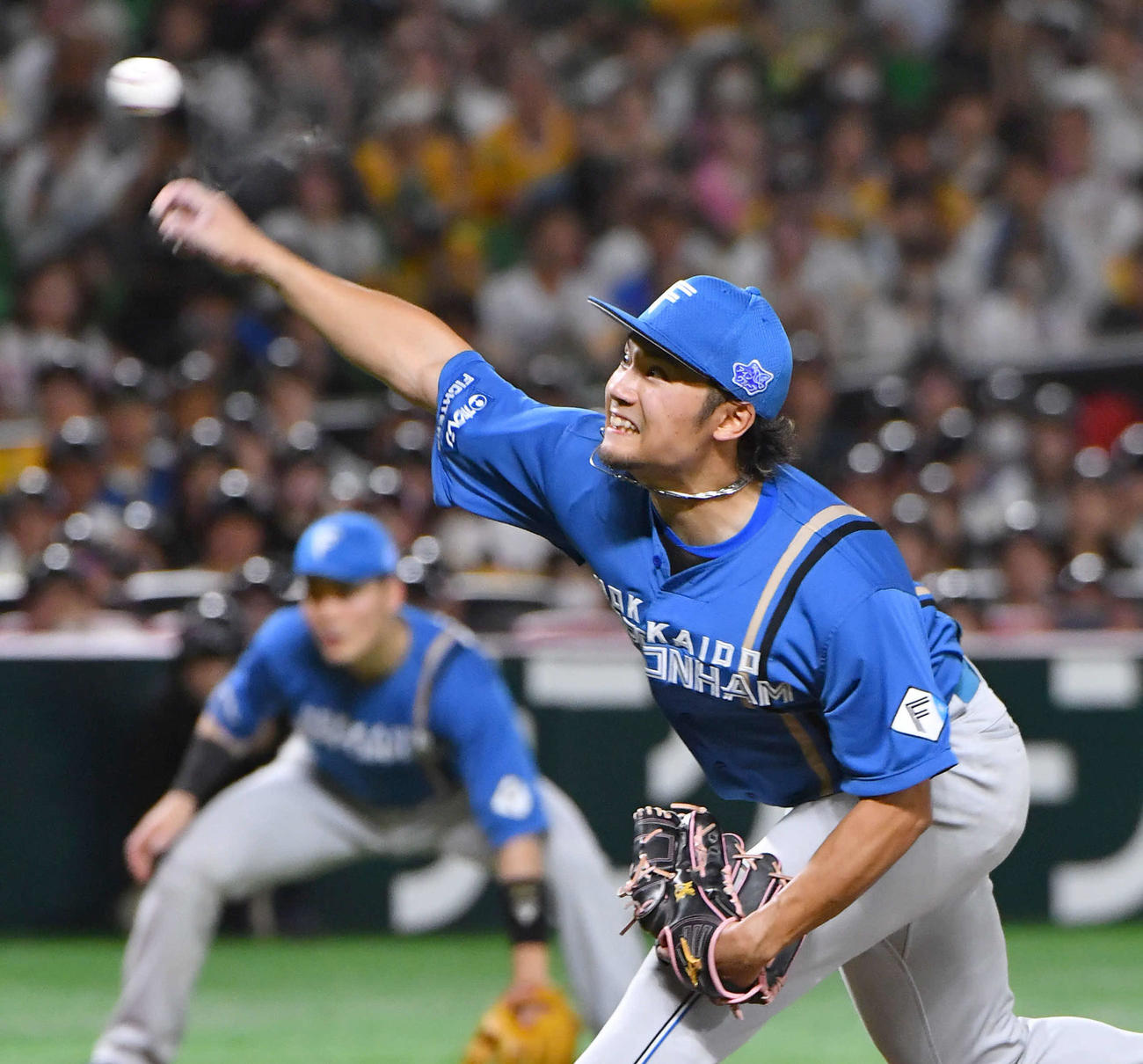 ソフトバンク対日本ハム　力投する日本ハム先発の伊藤（撮影・岩下翔太）