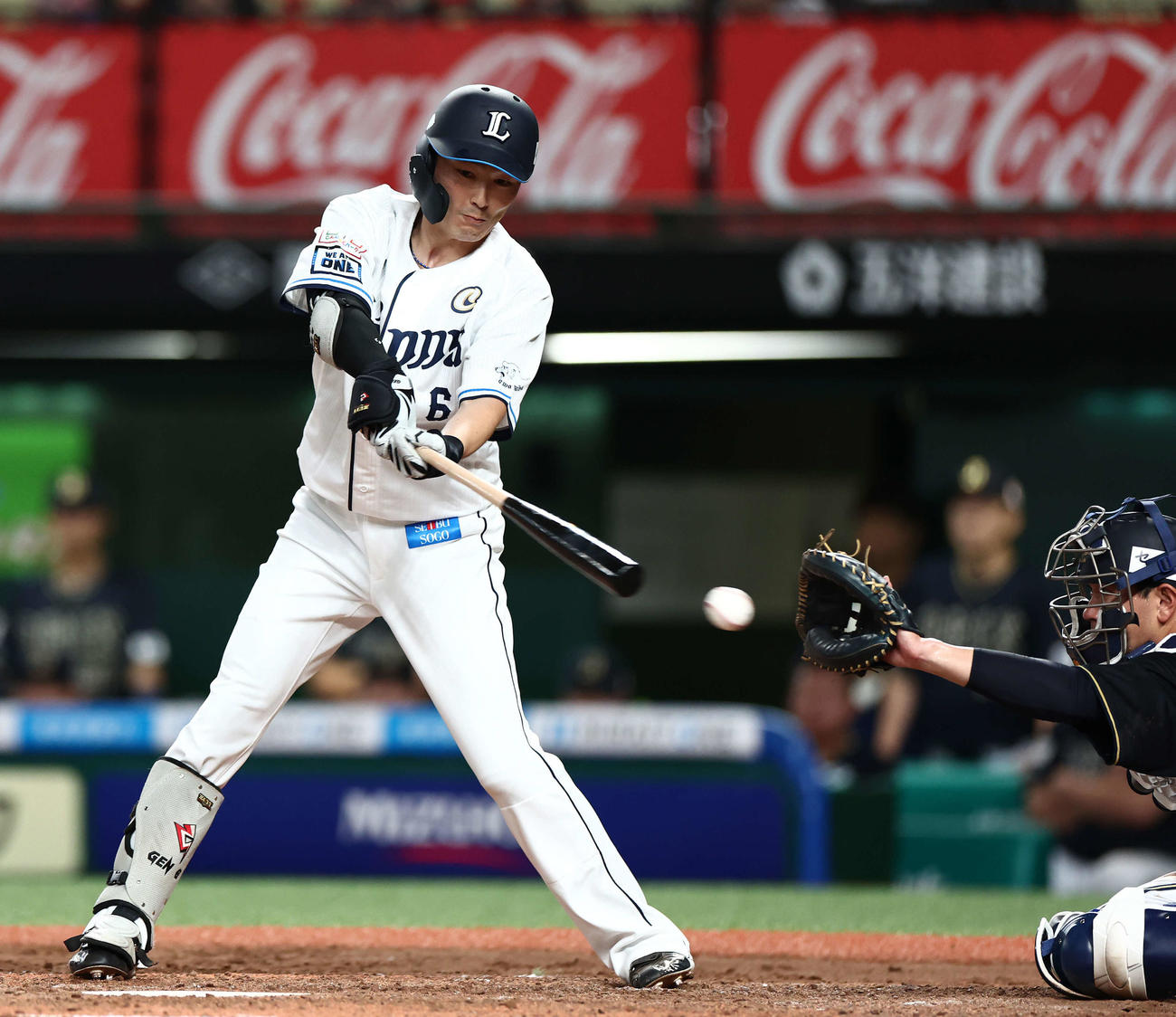 西武対オリックス　5回裏西武1死一塁、空振り三振に倒れる源田（撮影・河田真司）