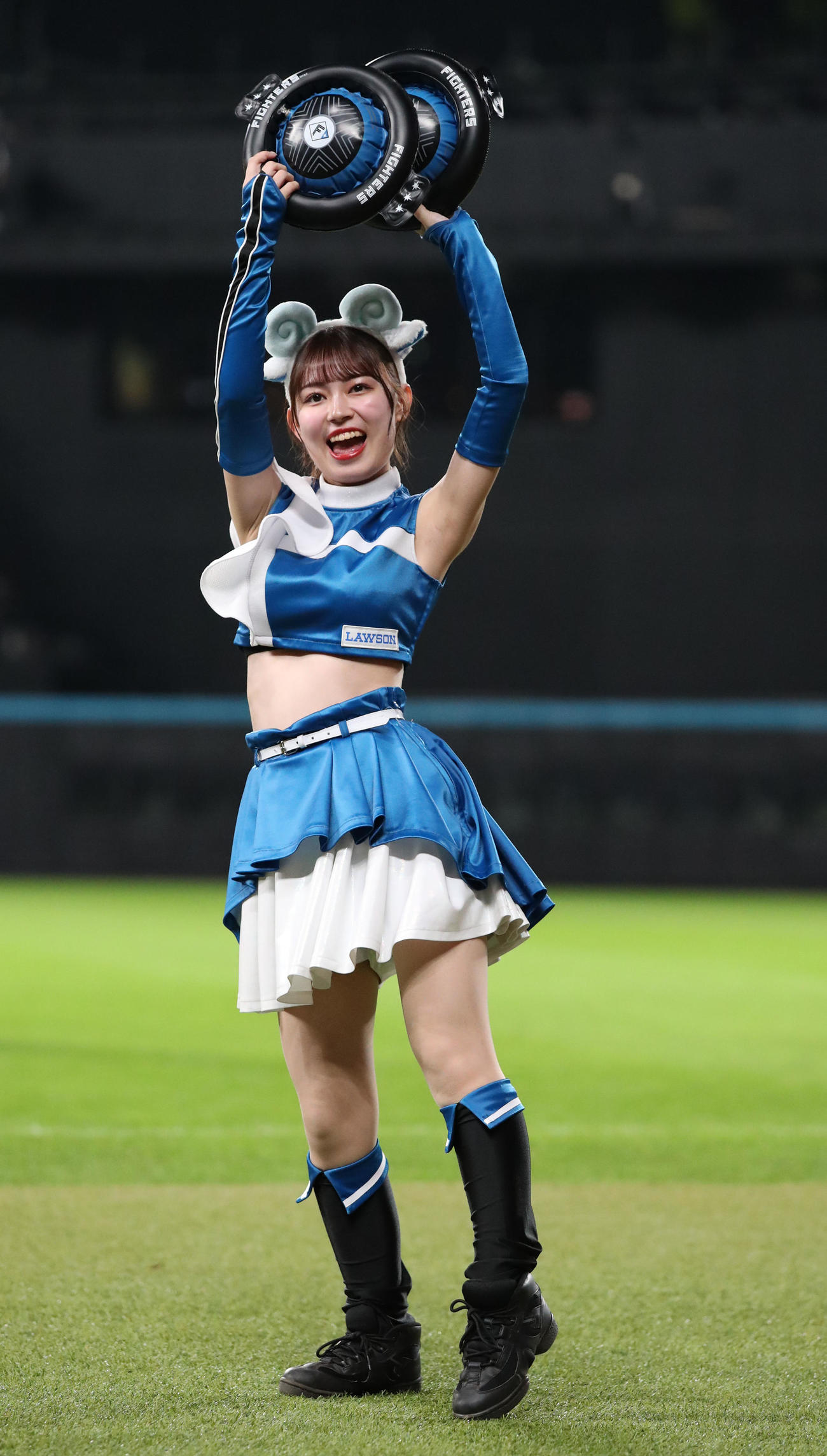 「ジンギスカンダンス」を踊るファイターズガールの橋本莉々花