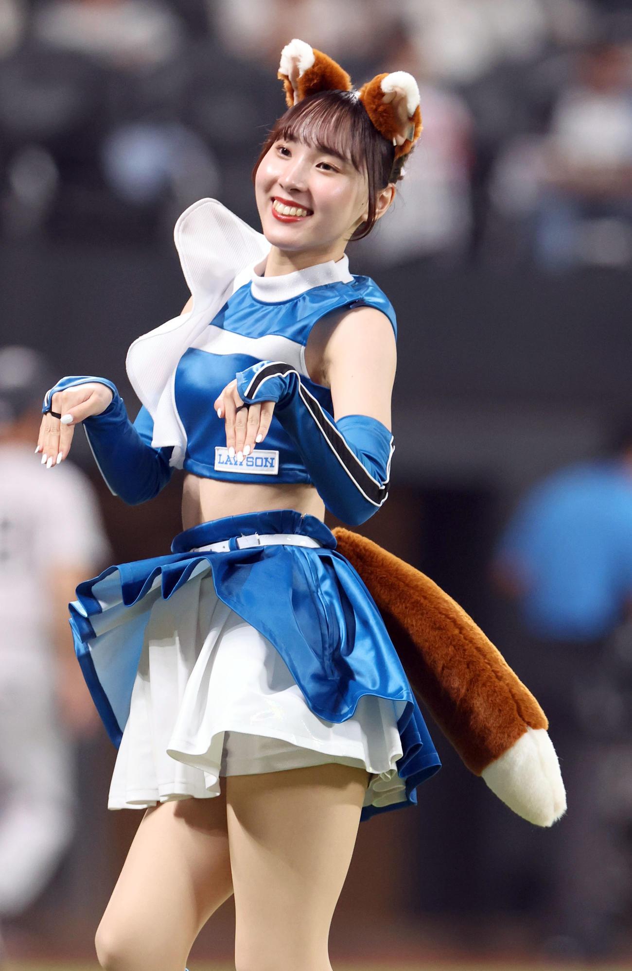 エスコンフィールドでパフォーマンスを行うファイターズガール長谷川陽花