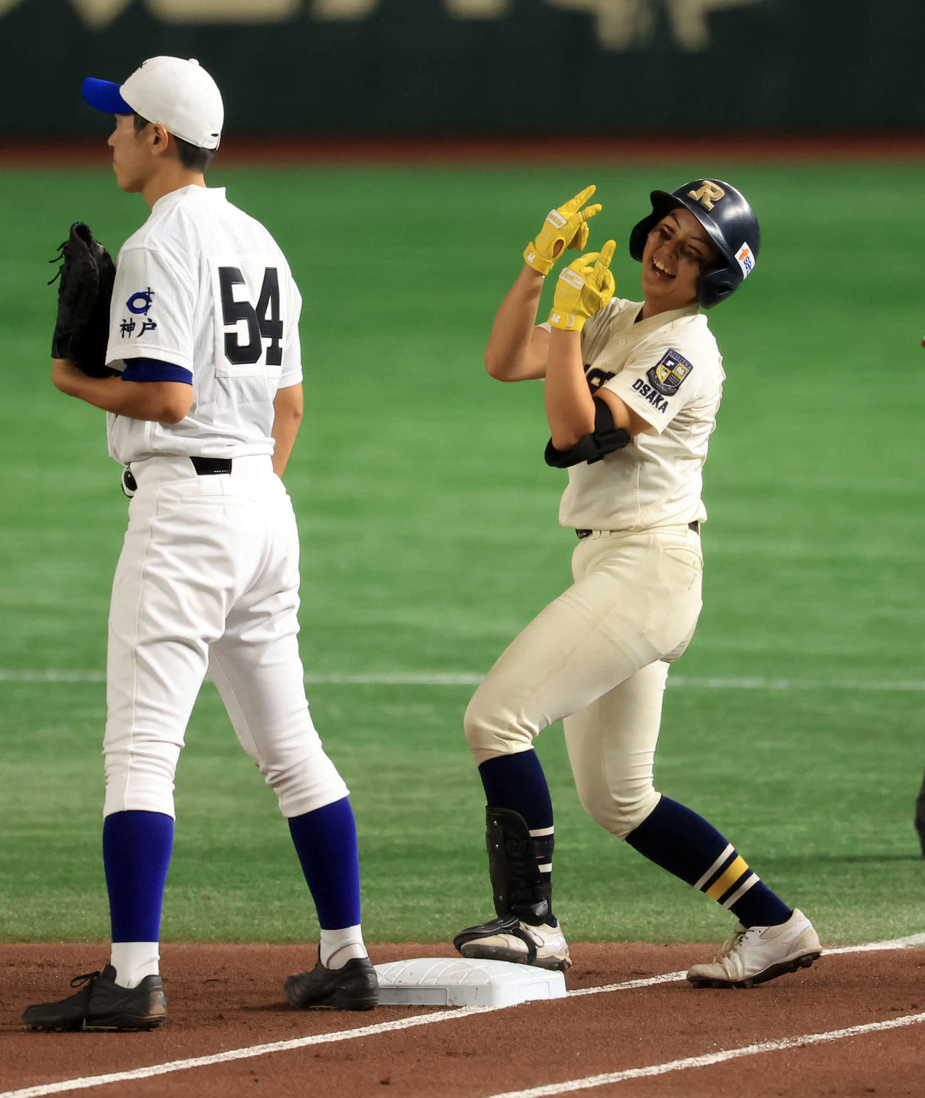 高校野球女子選抜対イチロー選抜　1回表高校野球女子選抜1死三塁、山下は中前適時打を放つ（撮影・浅見桂子）