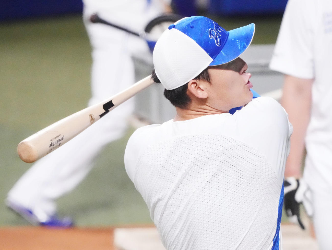 打撃練習をする石川昂（撮影・森本幸一）