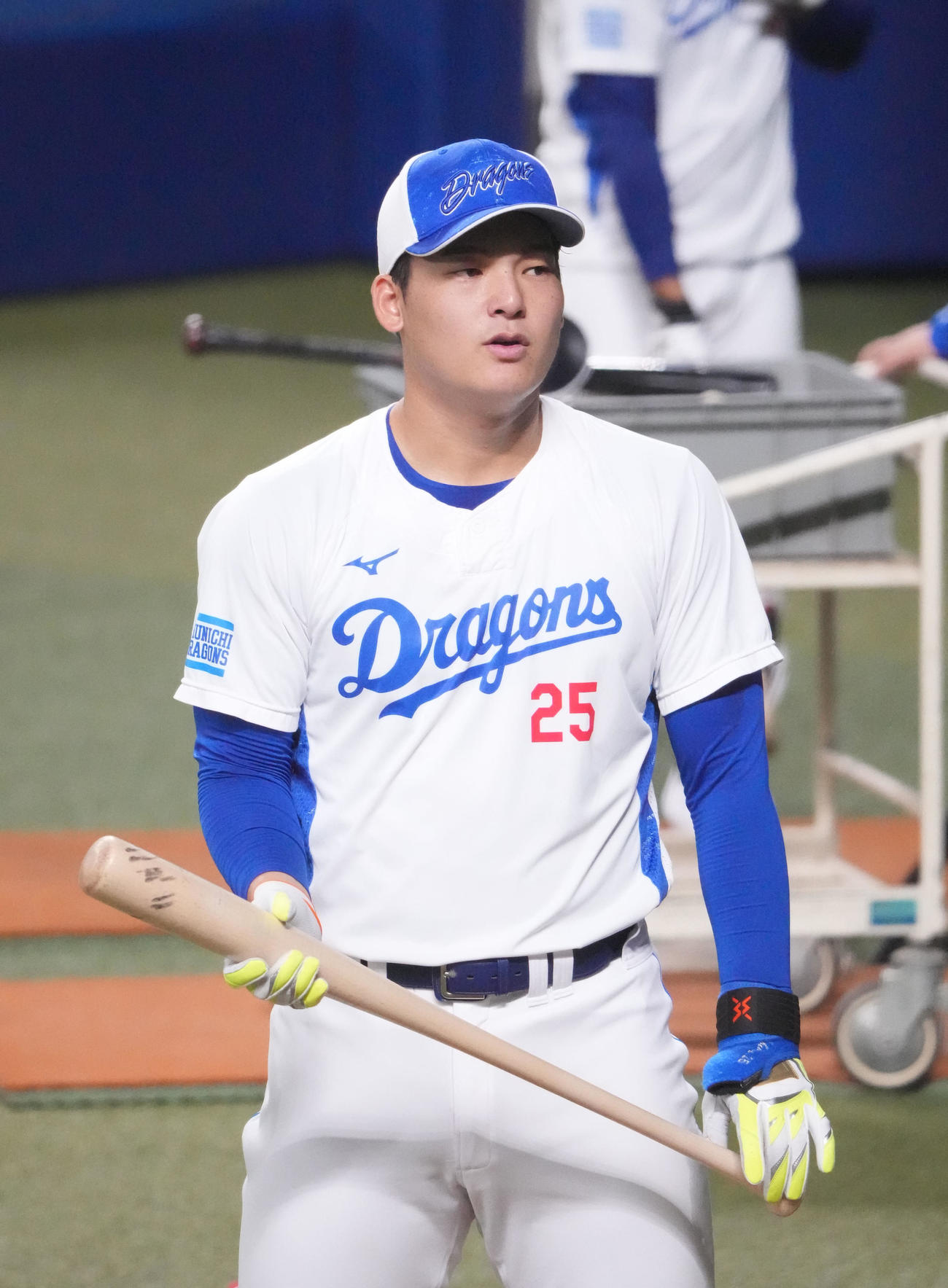 打撃練習をする石川昂（撮影・森本幸一）