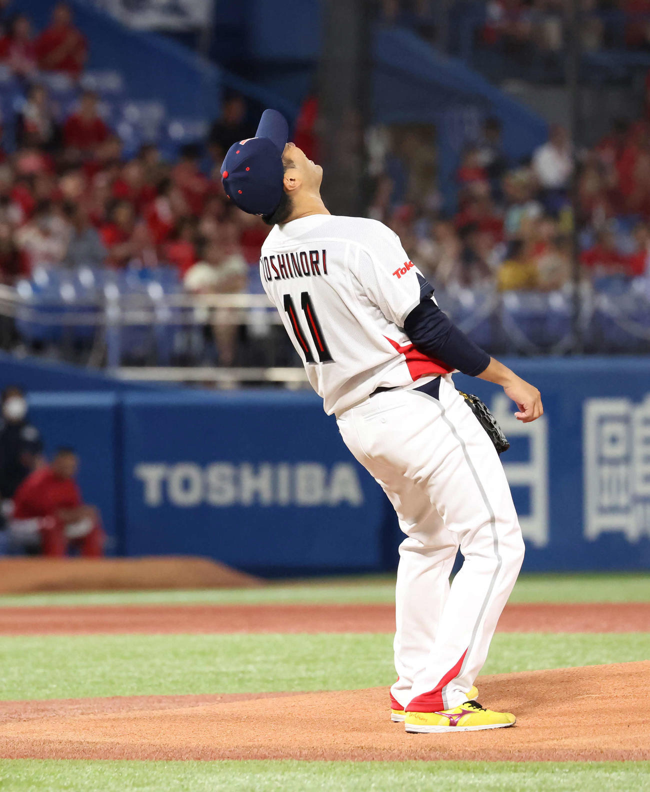 ヤクルト対広島　レジェンドファーストピッチを行った佐藤由規さん（撮影・丹羽敏通）