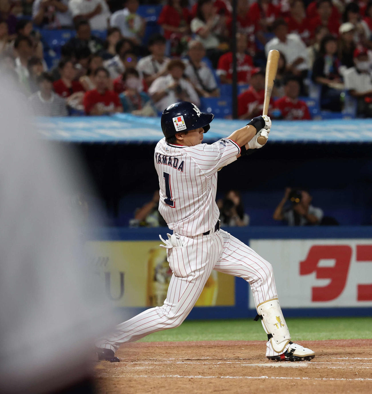 ヤクルト対広島　4回裏ヤクルト無死一、三塁、山田は中犠飛を放つ（撮影・丹羽敏通）