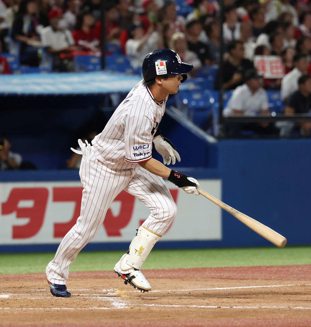 ヤクルト対広島　4回裏ヤクルト無死一、三塁、山田は中犠飛を放つ（撮影・丹羽敏通）