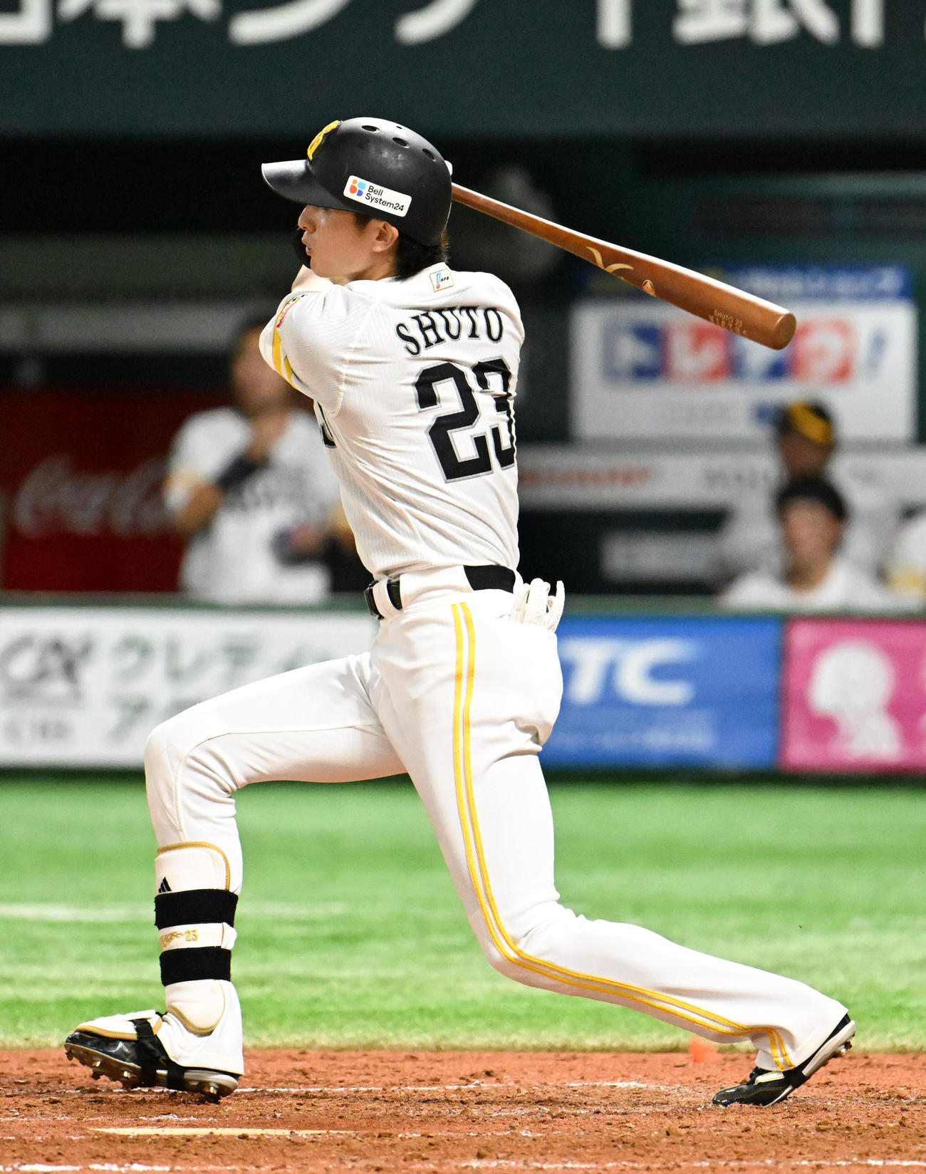 ソフトバンク対オリックス　2回裏ソフトバンク2死二塁、周東は先制適時打を放つ（撮影・林敢治）