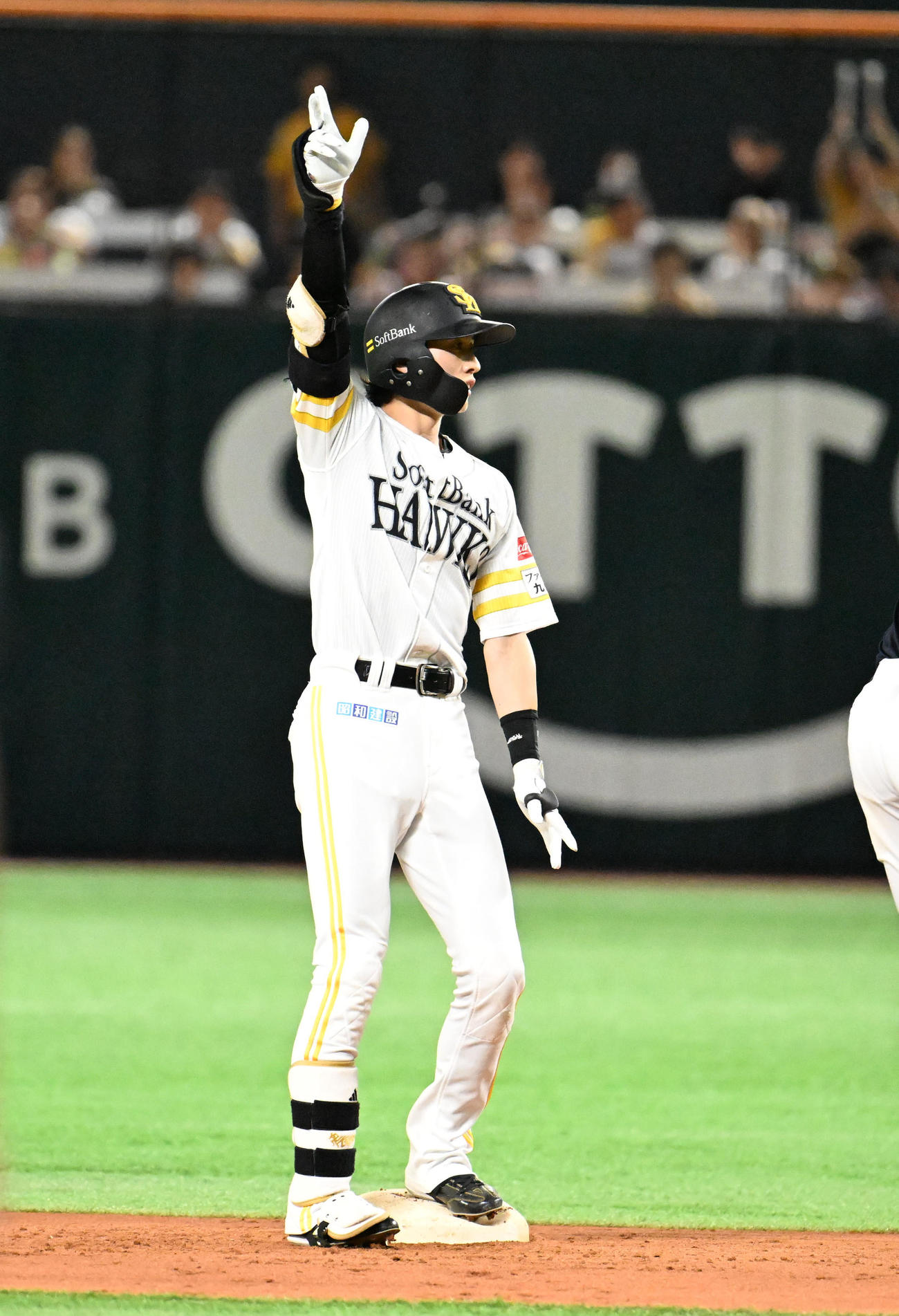 ソフトバンク対オリックス　2回裏ソフトバンク2死二塁、周東は先制適時打を放つ（撮影・林敢治）