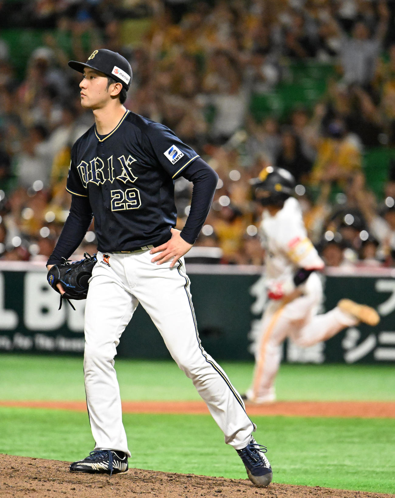 ソフトバンク対オリックス　3回裏ソフトバンク無死、田嶋は今宮の本塁打を被弾する（撮影・林敢治）