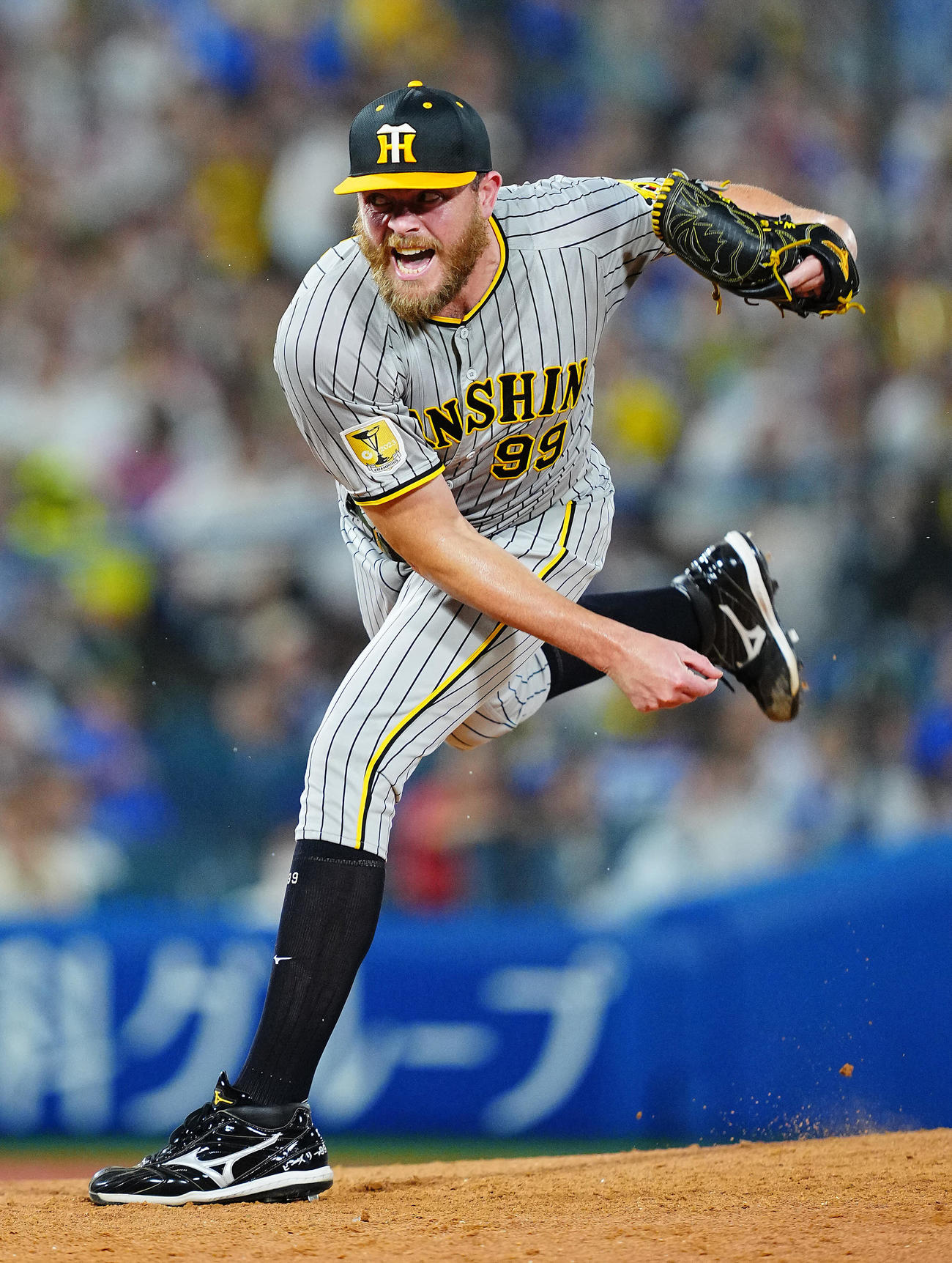 DeNA対阪神　6回裏、阪神5番手で登板し力投するビーズリー（撮影・垰建太）