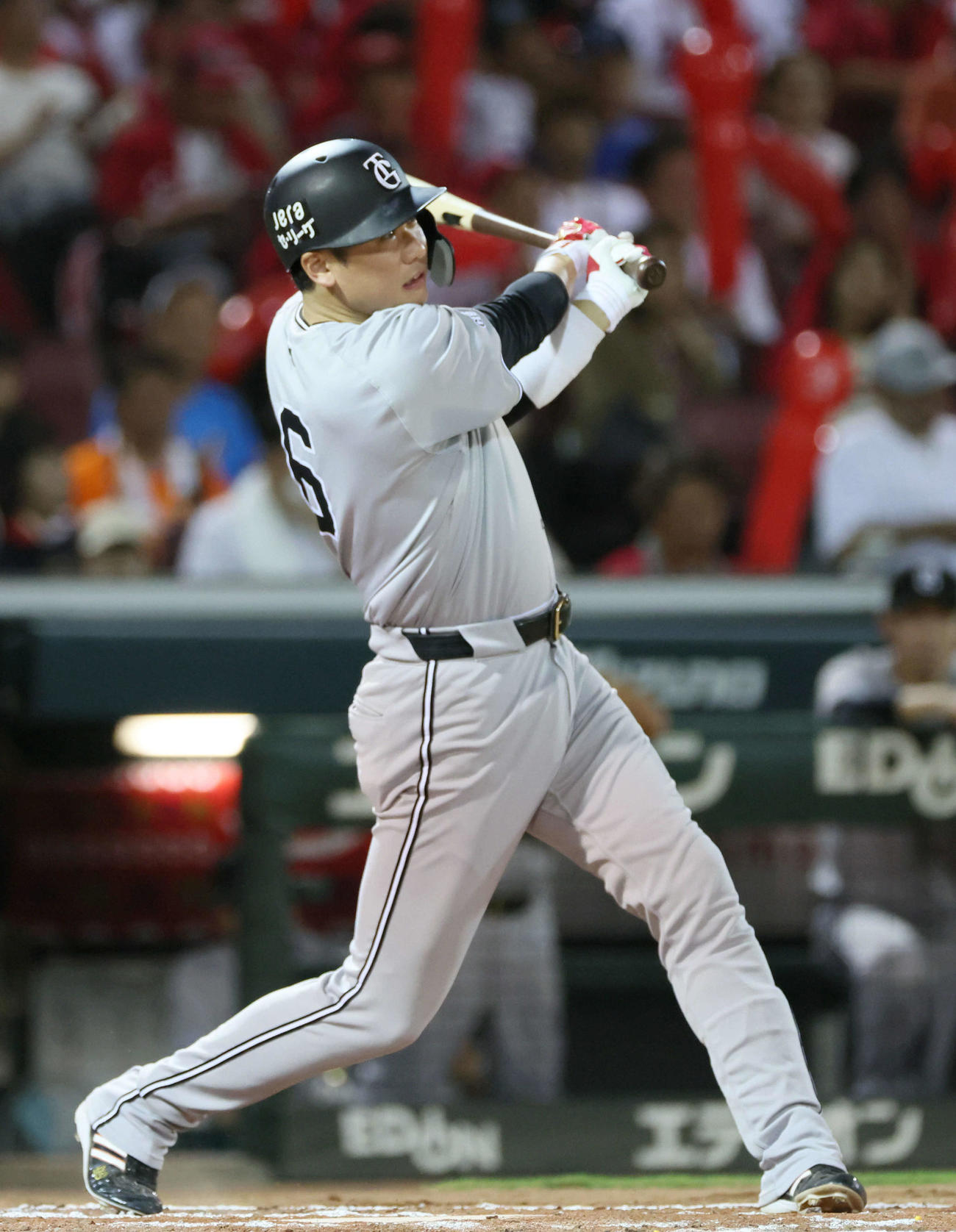 広島対巨人　7回表巨人2死一、二塁、坂本は右中間2点適時二塁打を放つ（撮影・加藤孝規）