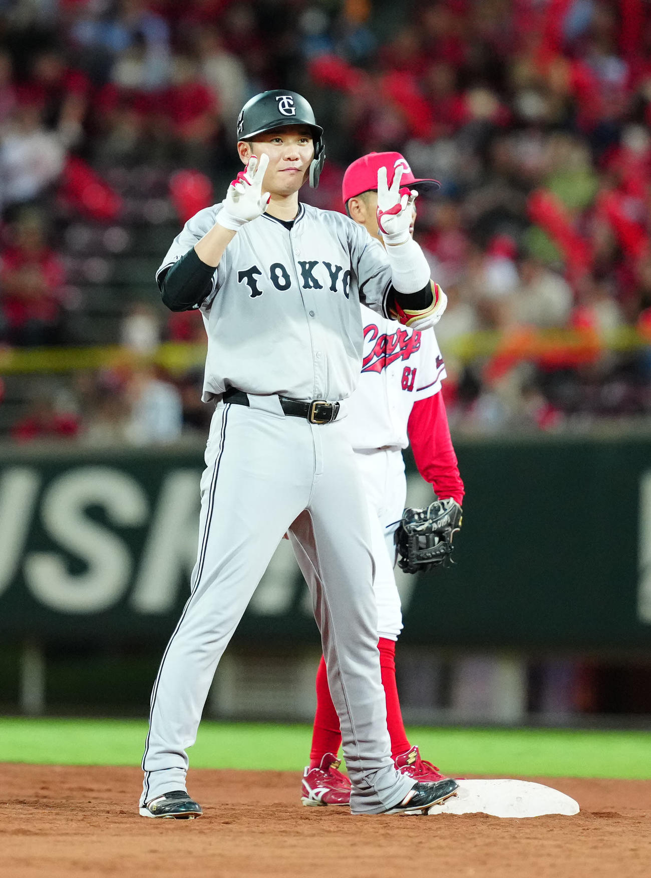 広島対巨人　7回表巨人2死一、二塁、適時二塁打を放った坂本（撮影・江口和貴）