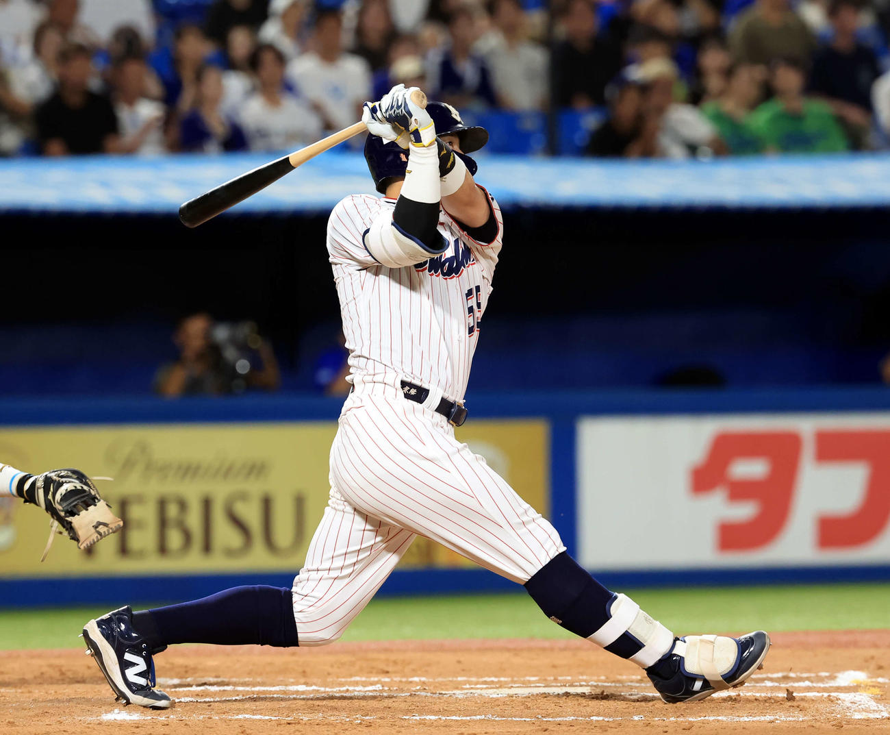 ヤクルト対中日　6回裏ヤクルト無死一塁、村上は右越え2点本塁打を放つ（撮影・浅見桂子）