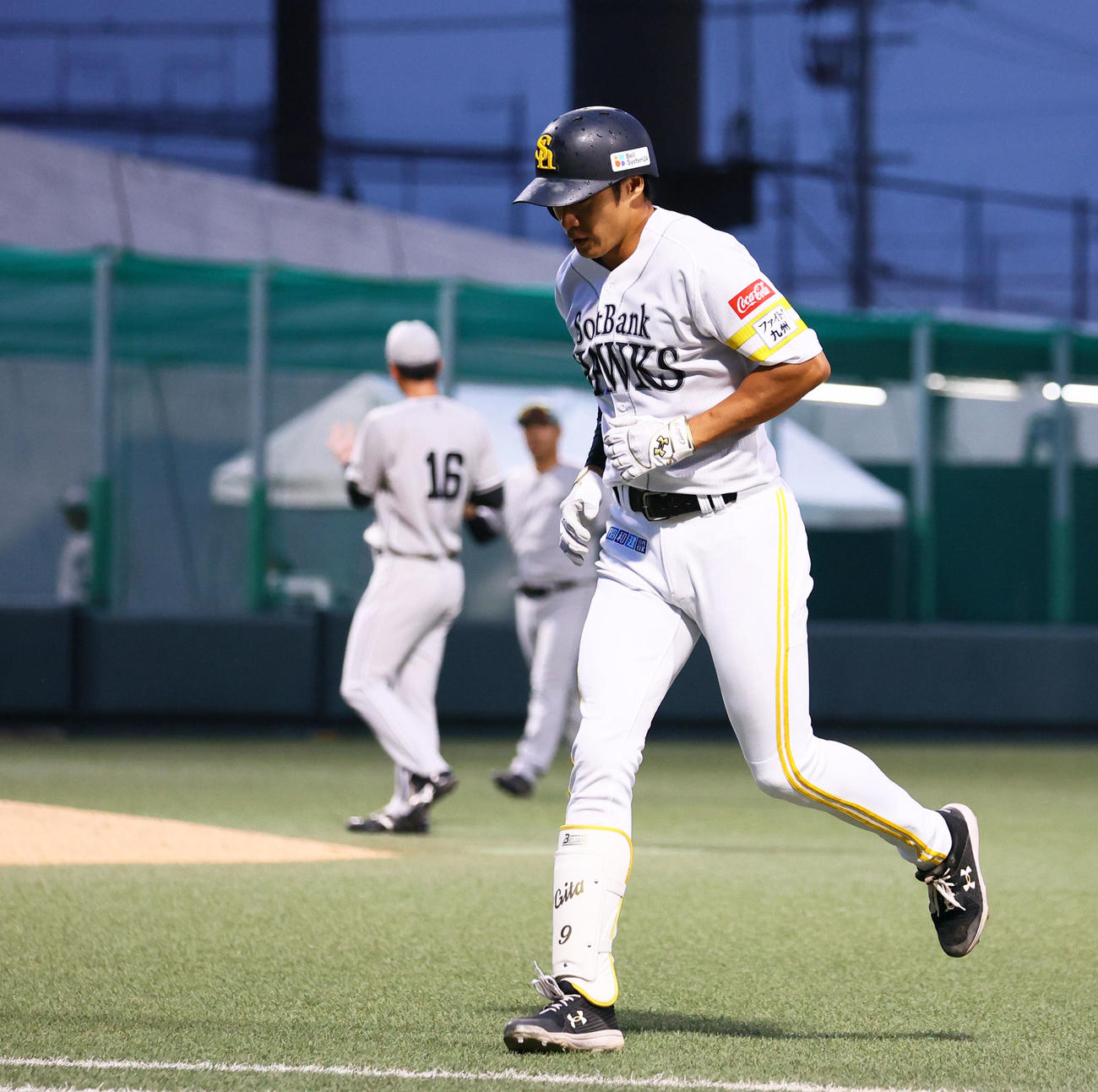 ソフトバンク対くふうハヤテ　1回裏ソフトバンク1死、柳田は右飛に倒れる（撮影・鬼束羽瑠菜）