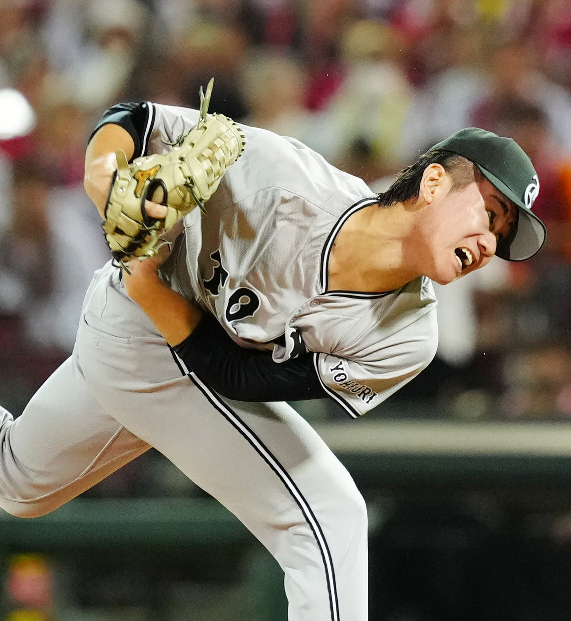 広島対巨人　力投する巨人先発の井上（撮影・江口和貴）