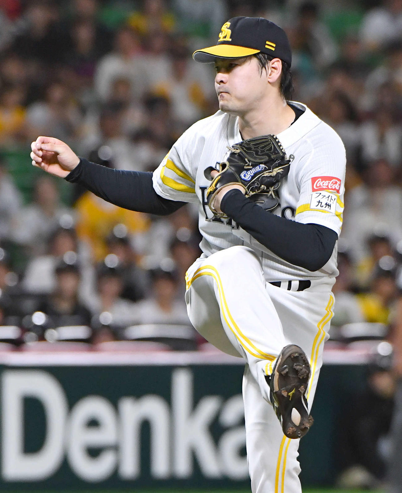 ソフトバンク対オリックス　1回表オリックス2死二、三塁、紅林を見逃し三振に抑える有原（撮影・岩下翔太）