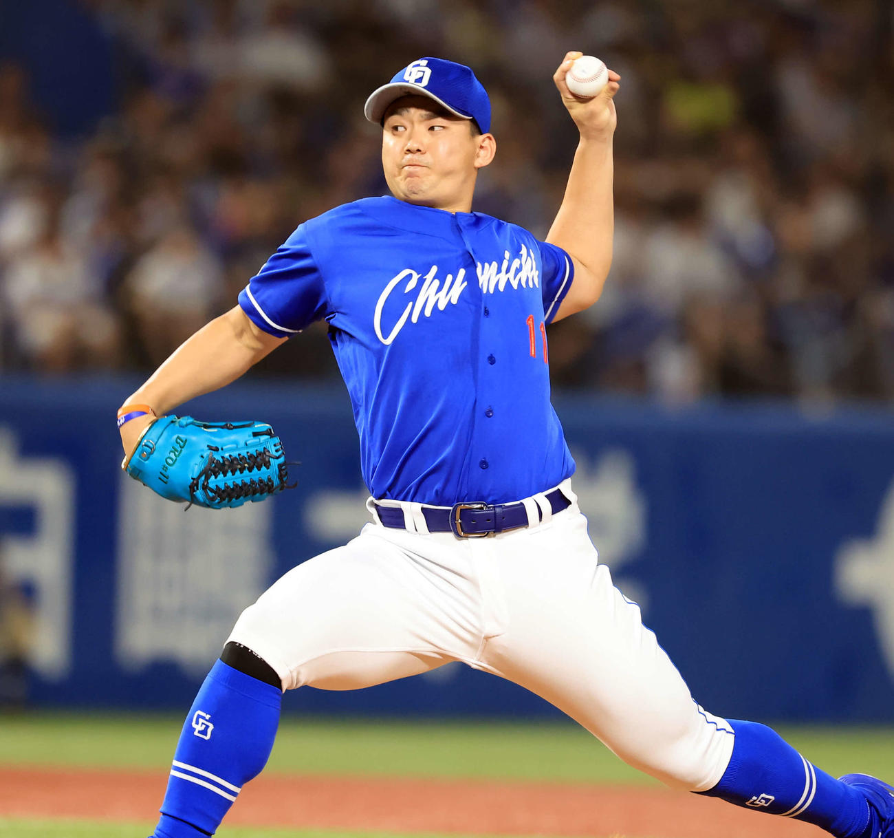 ヤクルト対中日　力投する中日先発の小笠原（撮影・浅見桂子）