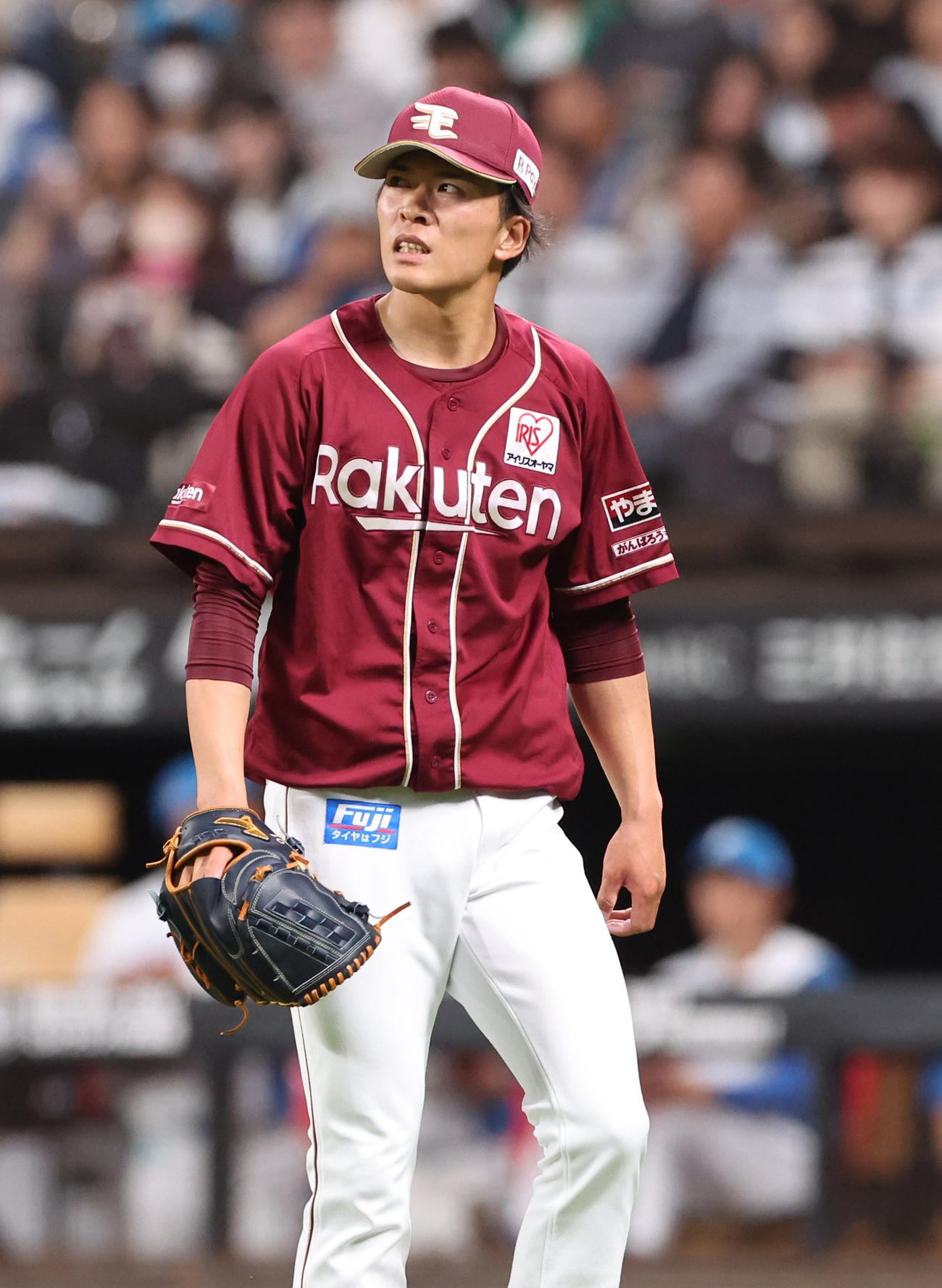 日本ハム対楽天　3回裏、逆転を許し顔をしかめながらベンチに戻る早川（撮影・佐藤翔太）
