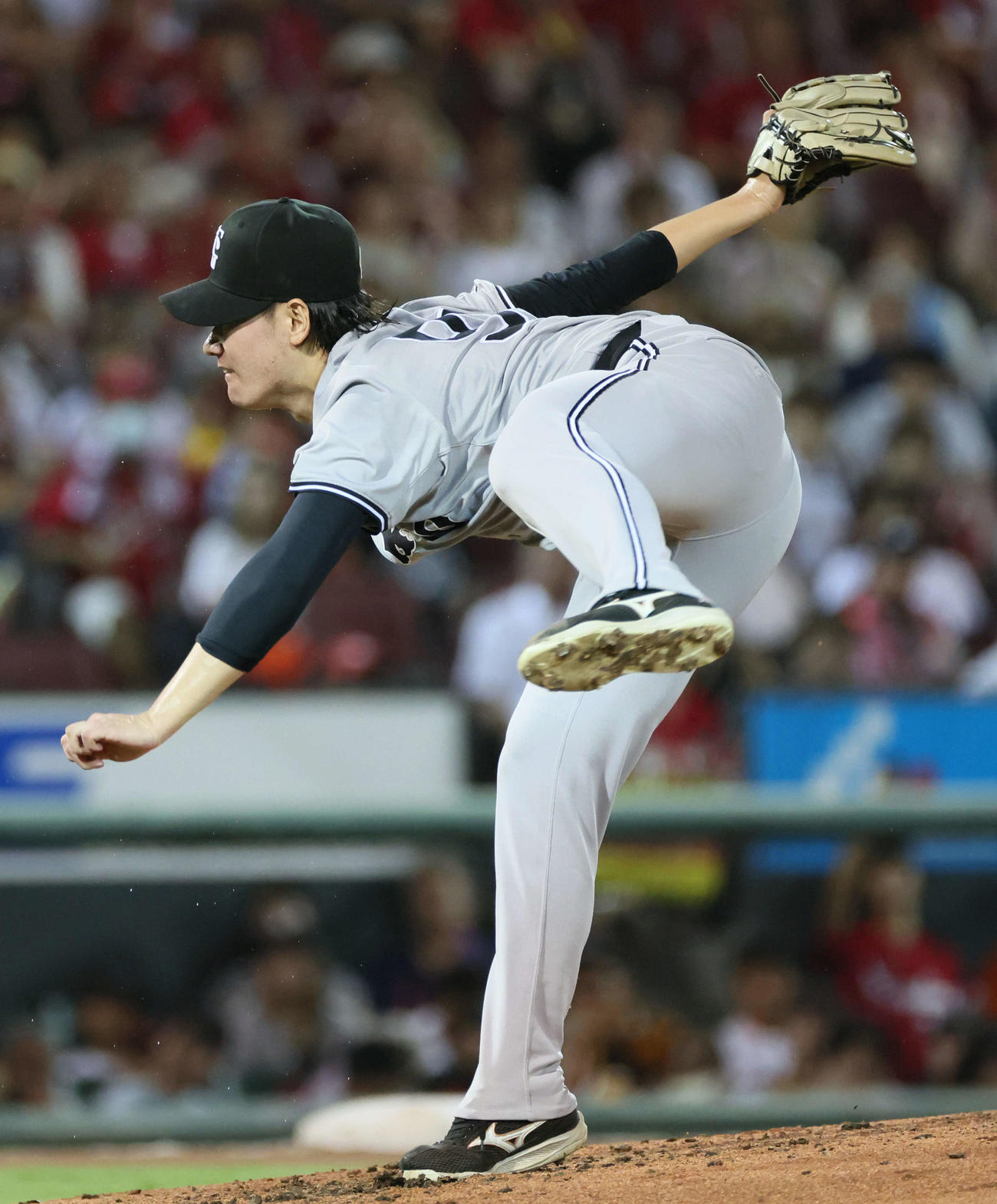 広島対巨人　5回裏広島、好投する巨人先発の井上（撮影・加藤孝規）