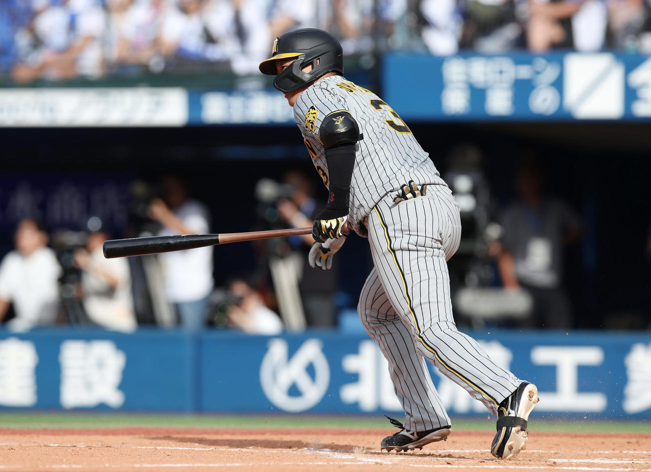DeNA対阪神　3回表阪神2死三塁、先制の左前適時打を放つ大山（撮影・前田充）
