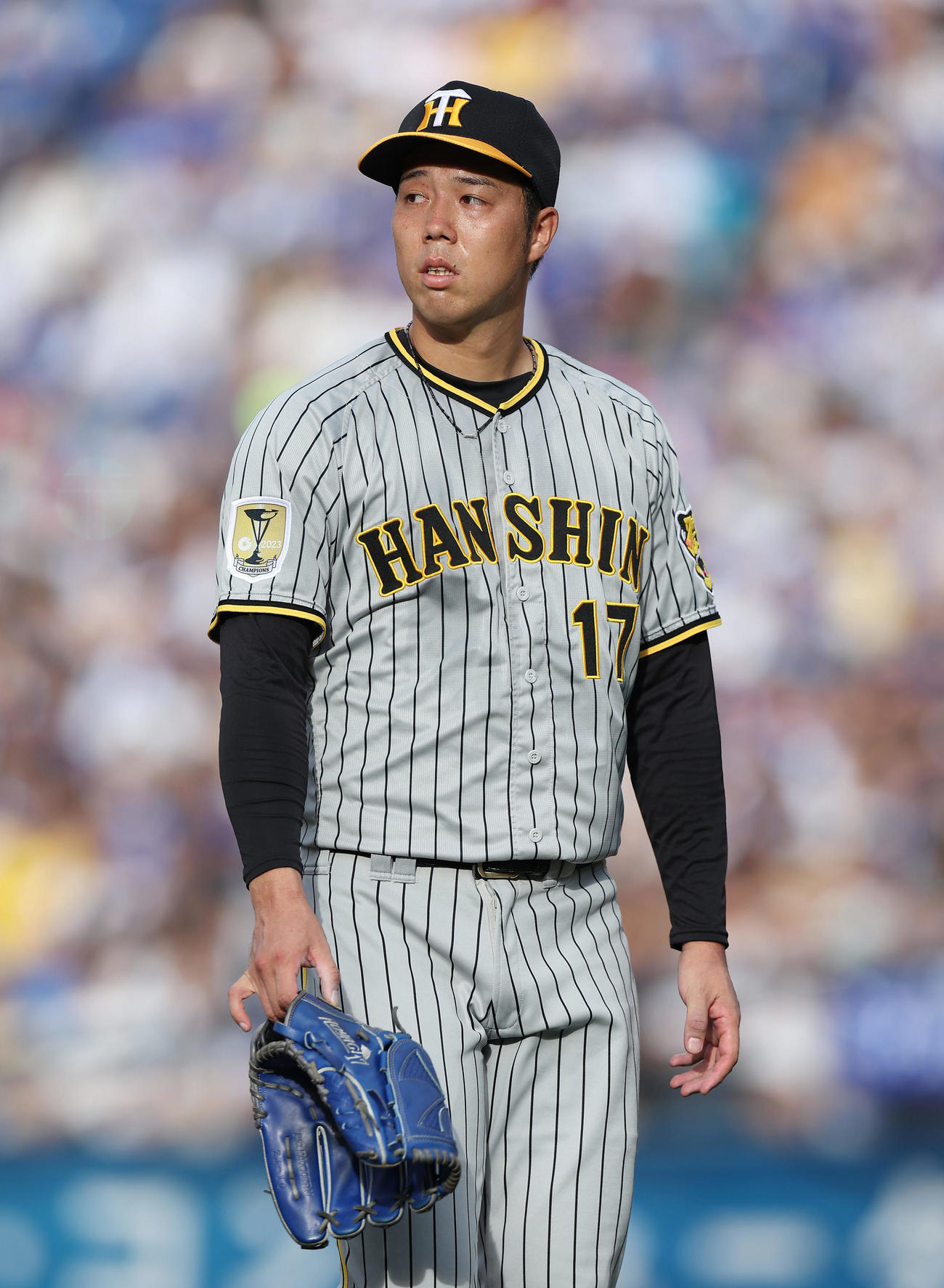 DeNA対阪神　5回裏DeNA2死一、三塁、オースティンに適時打を浴びたところで降板となる青柳（撮影・前田充）