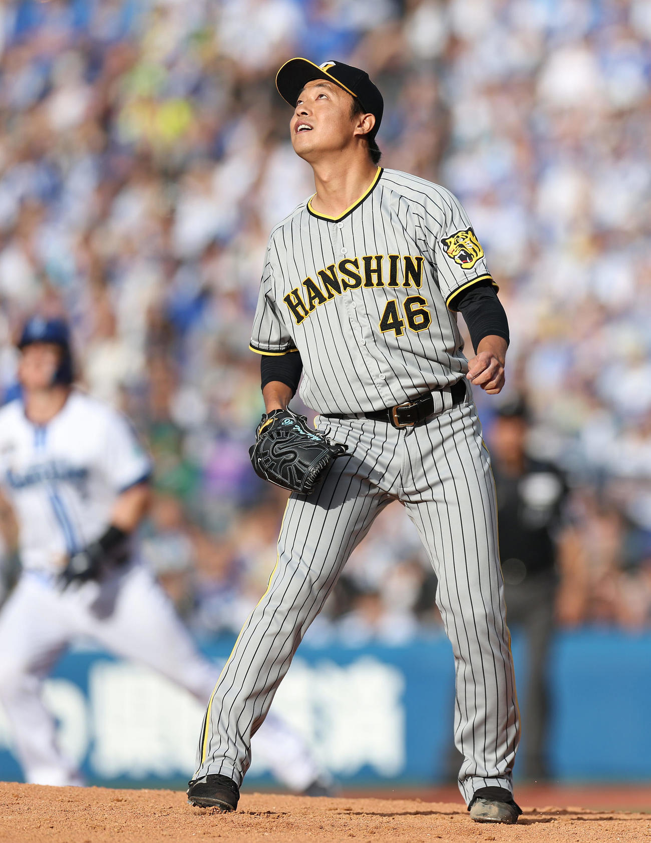 DeNA対阪神　5回裏DeNA2死一、二塁、代打宮崎に逆転3点本塁打を浴びる島本（撮影・前田充）
