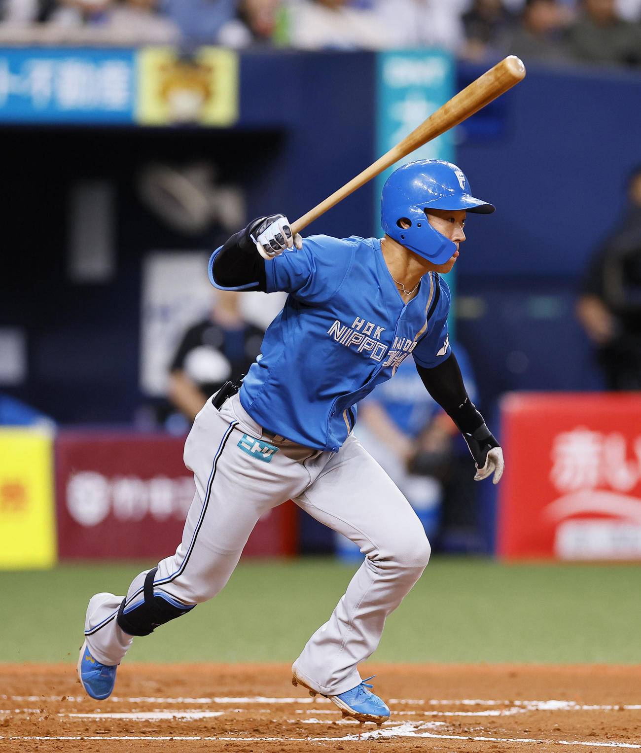 オリックス対日本ハム　2回表日本ハム無死一、二塁、矢沢は二塁内野安打を放つ（撮影・藤尾明華）