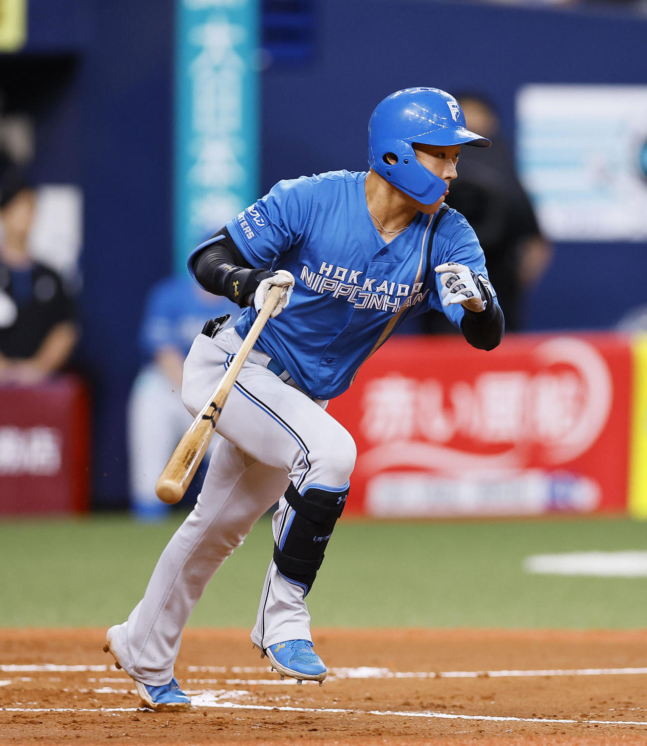オリックス対日本ハム　2回表日本ハム無死一、二塁、矢沢は二塁内野安打を放つ（撮影・藤尾明華）