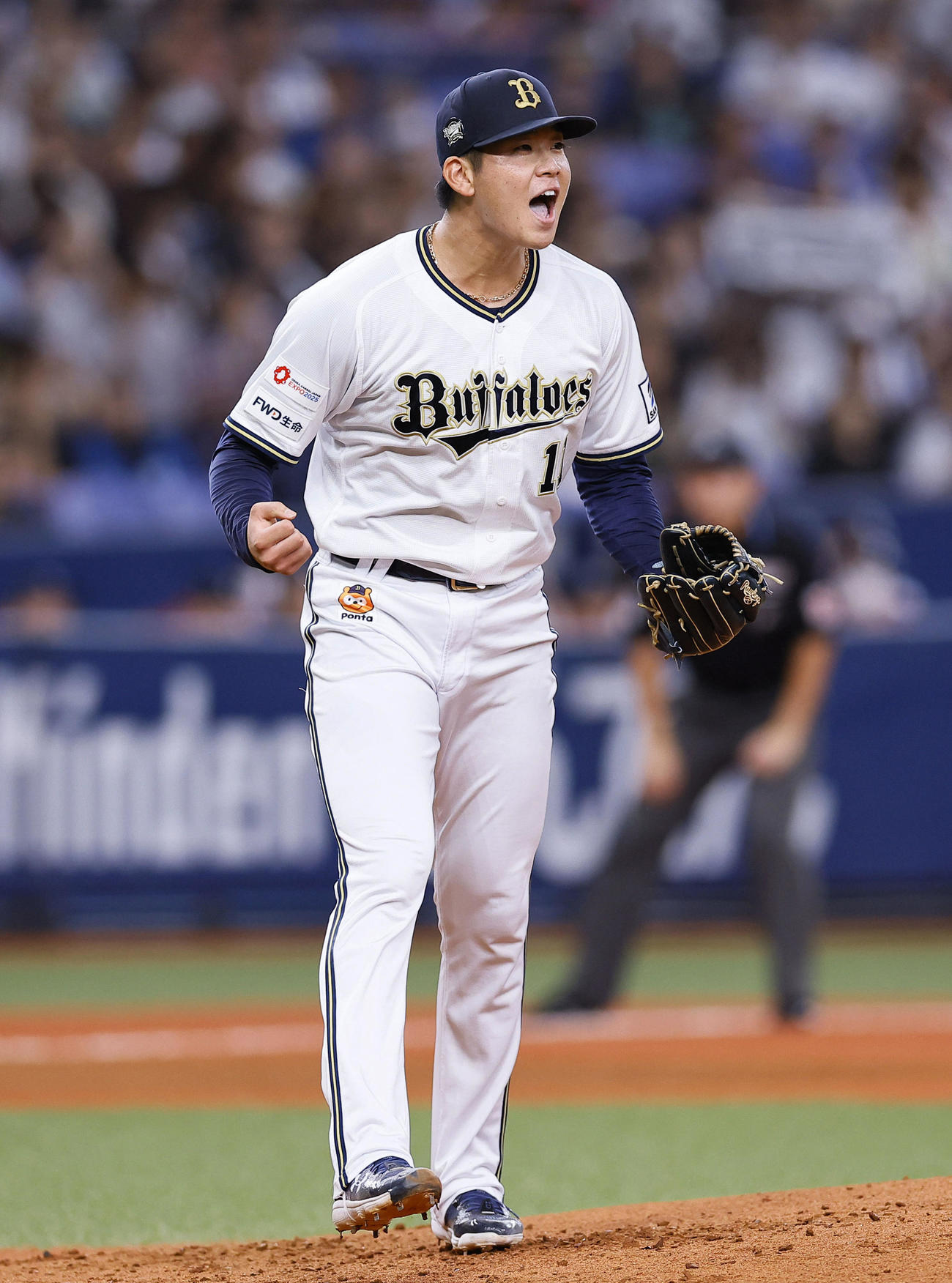 オリックス対日本ハム　2回表日本ハム2死満塁、石井を三振に仕留めガッツポーズをする山下（撮影・藤尾明華）