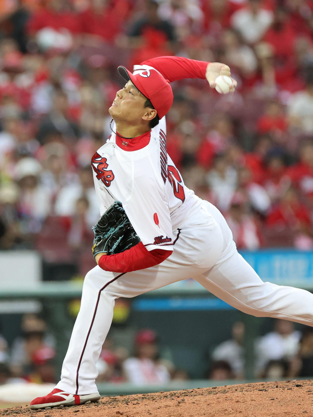 広島対巨人　9回表巨人、最後を締めた栗林（撮影・加藤孝規）